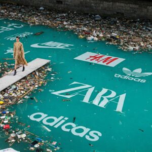 The Buriganga “Trash River” Catwalks as World’s Most Polluted River (2)