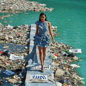 The Buriganga “Trash River” Catwalks as World’s Most Polluted River (5)